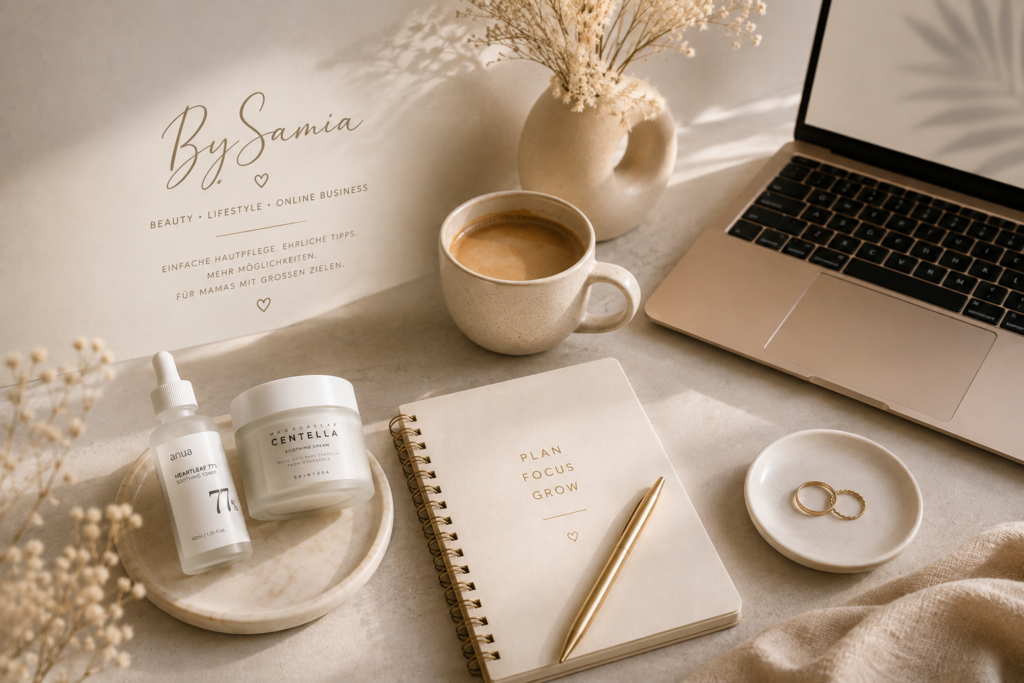 Eleganter Arbeitsplatz mit Hautpflegeprodukten, Laptop und Notizbuch – BySamia Beauty & Online-Business